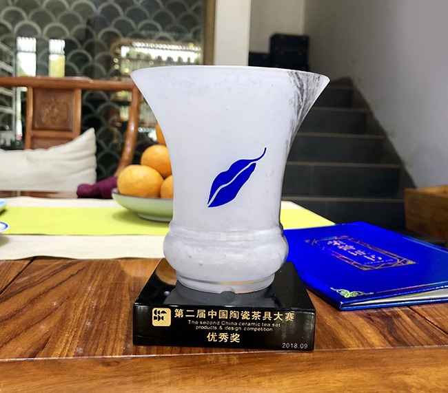 第二届中国陶瓷茶具大赛奖，奖杯-650.jpg